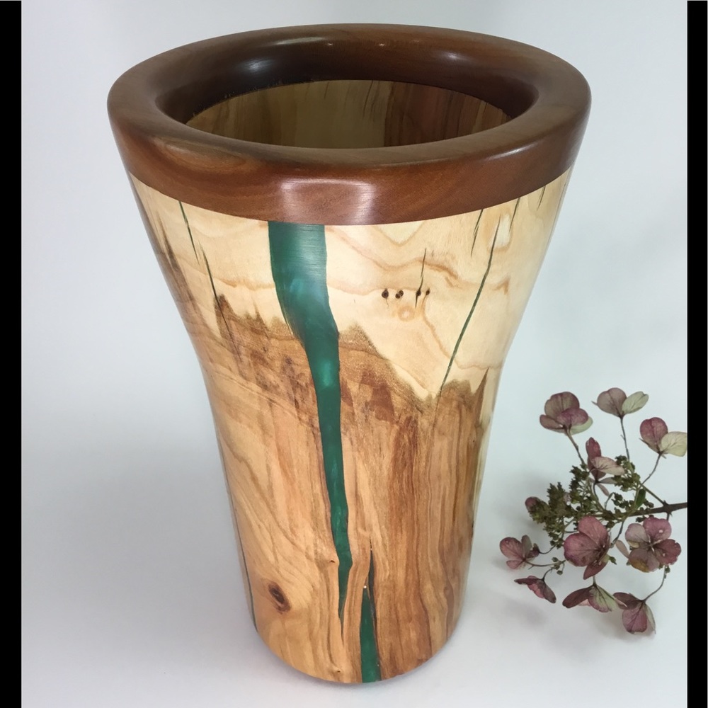Handmade wild cherry wood and resin vase🌺🌺
